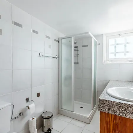 Mountain View 6 Bed Mansion With Private Padel Court, Pool & Gym فيلة *