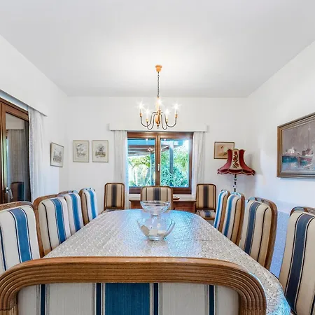 Mountain View 6 Bed Mansion With Private Padel Court, Pool & Gym فيلة