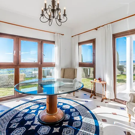 Mountain View 6 Bed Mansion With Private Padel Court, Pool & Gym فيلة *