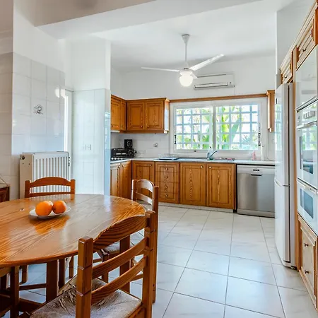 Mountain View 6 Bed Mansion With Private Padel Court, Pool & Gym * لارنكا