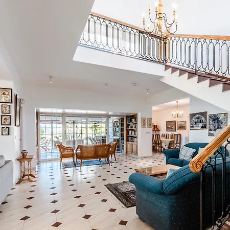 Mountain View 6 Bed Mansion With Private Padel Court, Pool & Gym * لارنكا