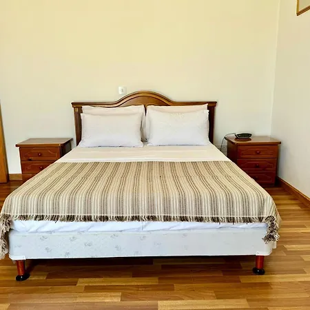 Mountain View 6 Bed Mansion With Private Padel Court, Pool & Gym