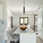 Villa Mountain View 6 Bed Mansion With Private Padel Court, Pool & Gym