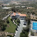 Villa Mountain View 6 Bed Mansion With Private Padel Court, Pool & Gym *
