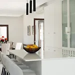 Villa Mountain View 6 Bed Mansion With Private Padel Court, Pool & Gym
