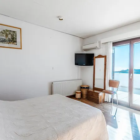 Villa Mountain View 6 Bed Mansion With Private Padel Court, Pool & Gym