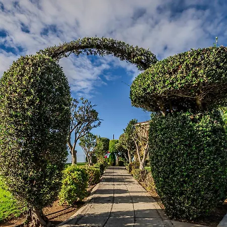 Villa Mountain View 6 Bed Mansion With Private Padel Court, Pool & Gym Larnaca