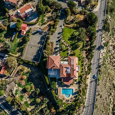 Mountain View 6 Bed Mansion With Private Padel Court, Pool & Gym Vilă Larnaca