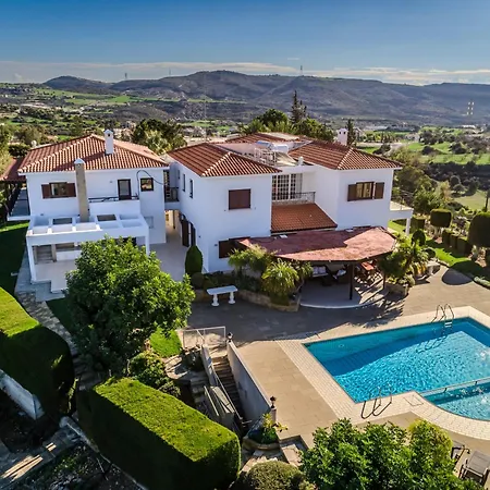 Mountain View 6 Bed Mansion With Private Padel Court, Pool & Gym * Lárnaca