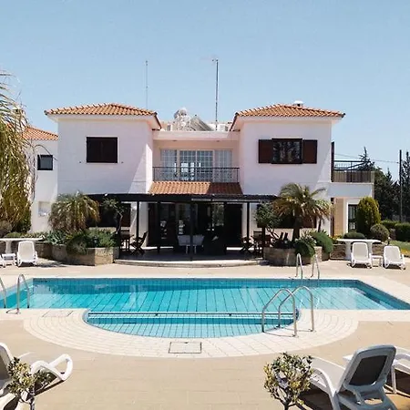 Mountain View 6 Bed Mansion With Private Padel Court, Pool & Gym Willa Larnaca