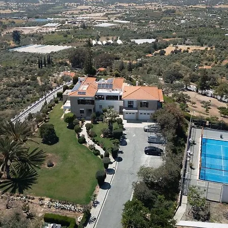 Villa Mountain View 6 Bed Mansion With Private Padel Court, Pool & Gym *