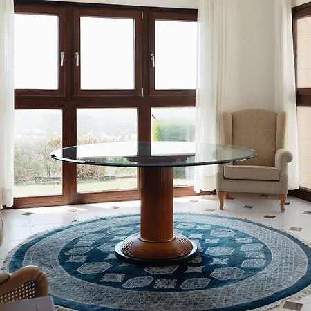 Willa Mountain View 6 Bed Mansion With Private Padel Court, Pool & Gym *