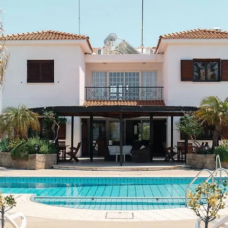Mountain View 6 Bed Mansion With Private Padel Court, Pool & Gym Willa Larnaca