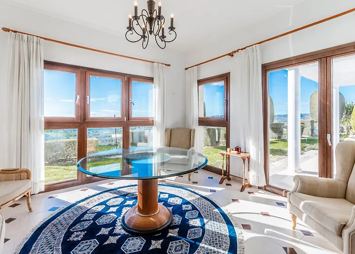 Mountain View 6 Bed Mansion With Private Padel Court, Pool & Gym ヴィラ *