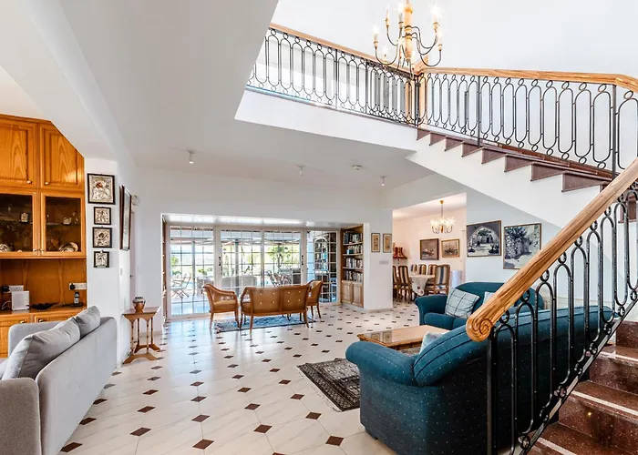 Mountain View 6 Bed Mansion With Private Padel Court, Pool & Gym * ラルナカ