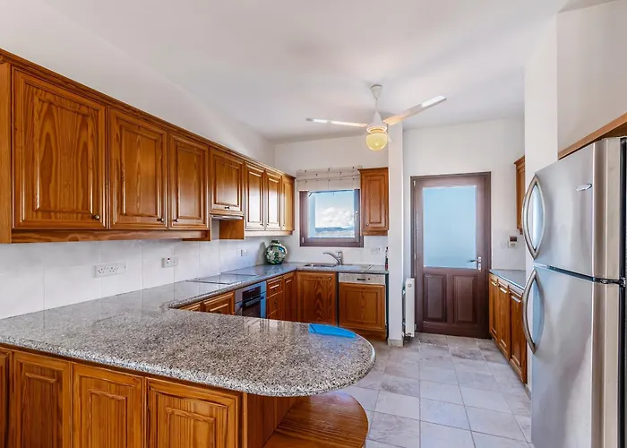 Mountain View 6 Bed Mansion With Private Padel Court, Pool & Gym ヴィラ *