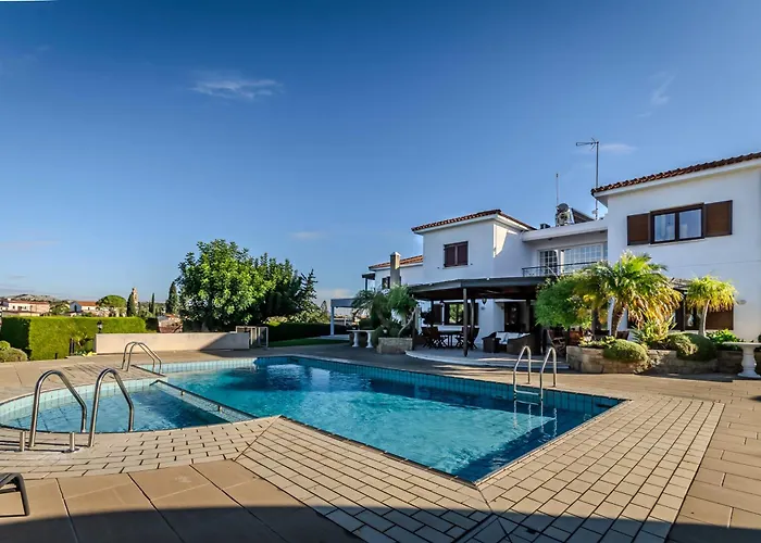 Mountain View 6 Bed Mansion With Private Padel Court, Pool & Gym * ラルナカ