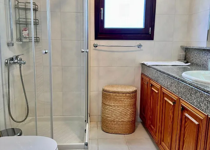 Mountain View 6 Bed Mansion With Private Padel Court, Pool & Gym ヴィラ *